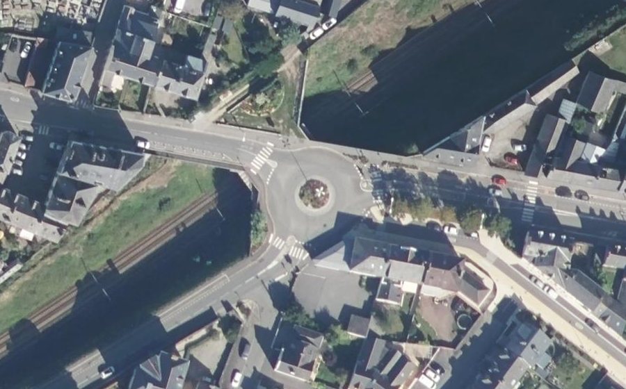 Vue aérienne du Rond-point anonyme n°1443092550