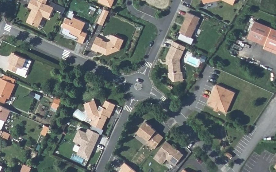 Vue aérienne du Rond-point anonyme n°144310251