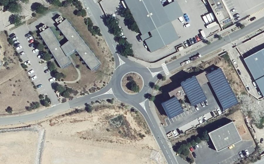Vue aérienne du Rond-point anonyme n°144316832