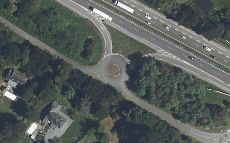 Vue aérienne du Rond-point anonyme n°144326506