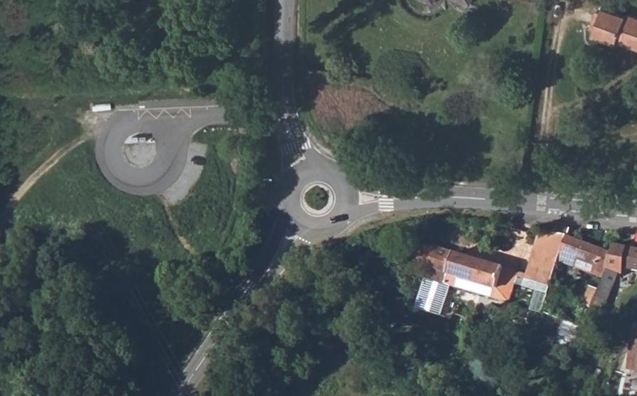 Vue aérienne du Rond-point anonyme n°1443346540