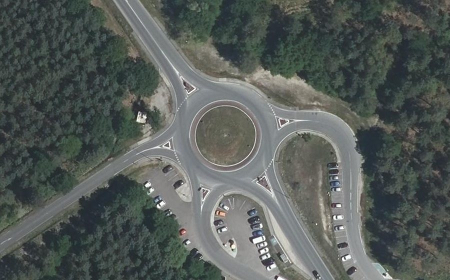 Vue aérienne du Rond-point anonyme n°144335119