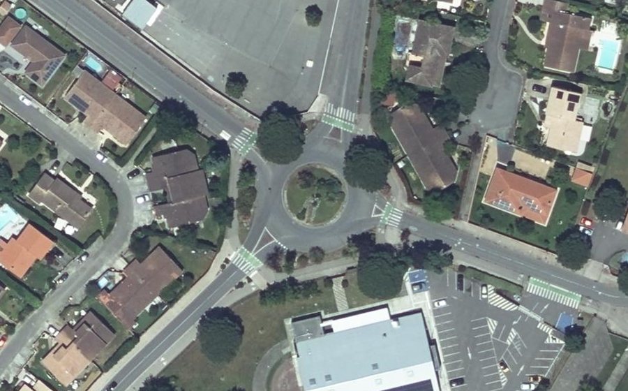 Vue aérienne du Rond-point anonyme n°144344908