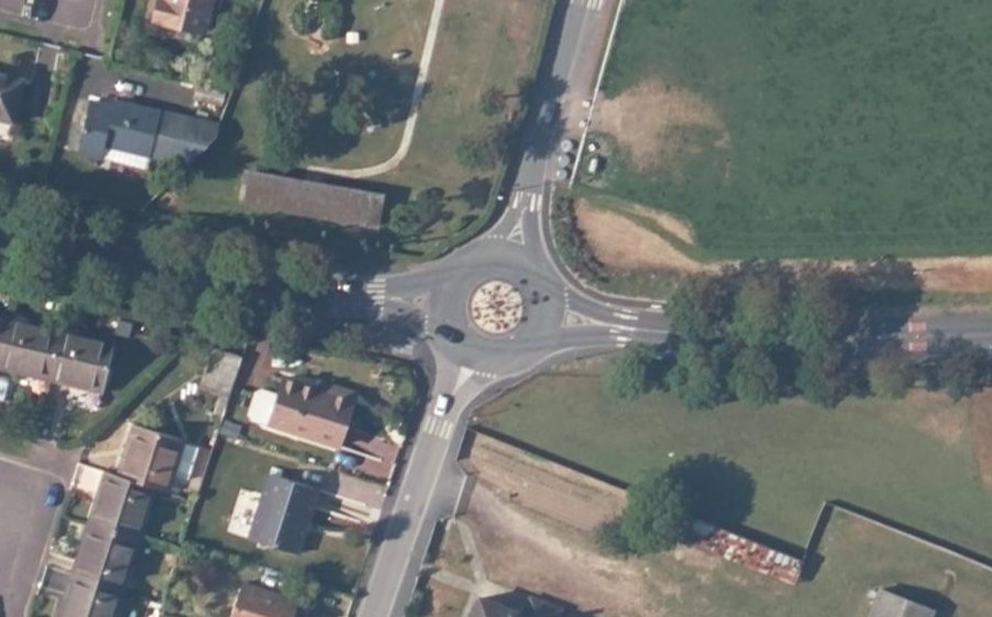 Vue aérienne du Rond-point anonyme n°1443656462