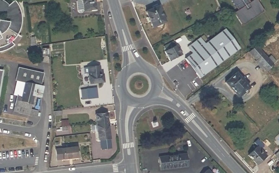 Vue aérienne du Rond-point anonyme n°1443663225