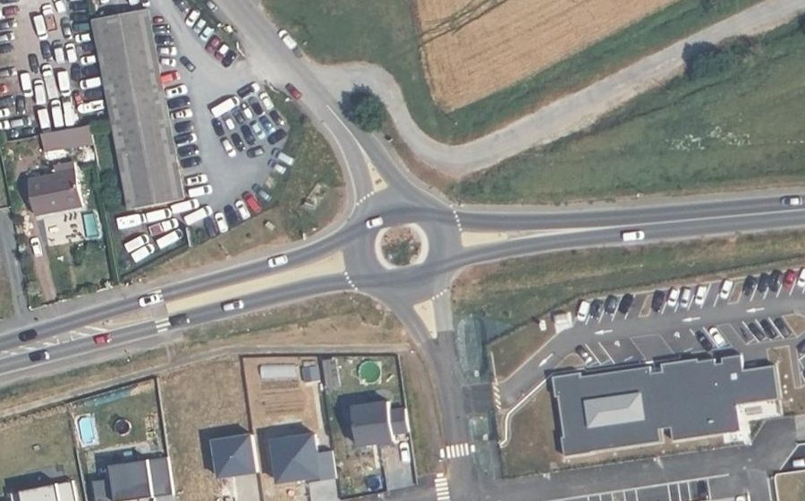 Vue aérienne du Rond-point anonyme n°1443705507