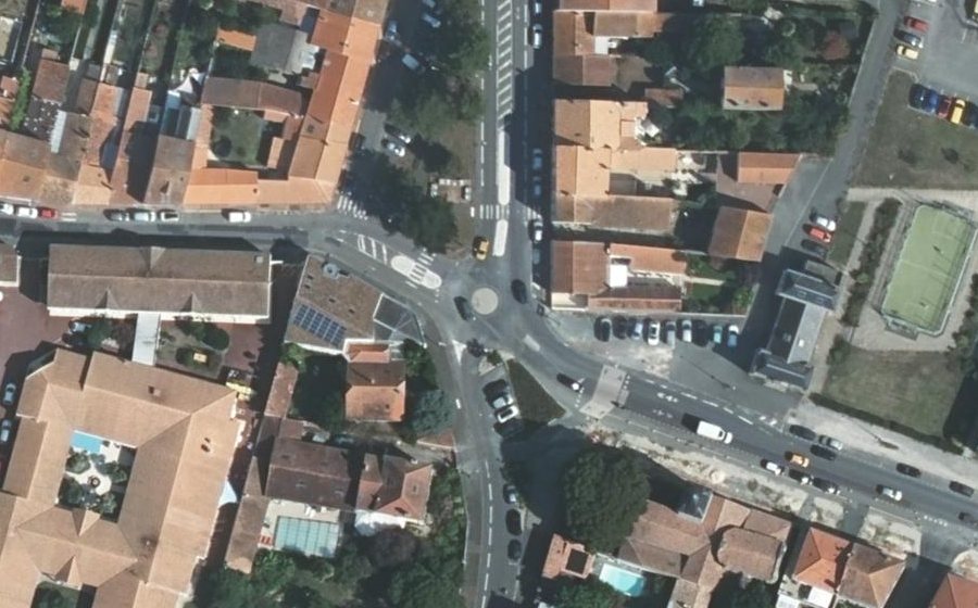 Vue aérienne du Rond-point anonyme n°1443753362