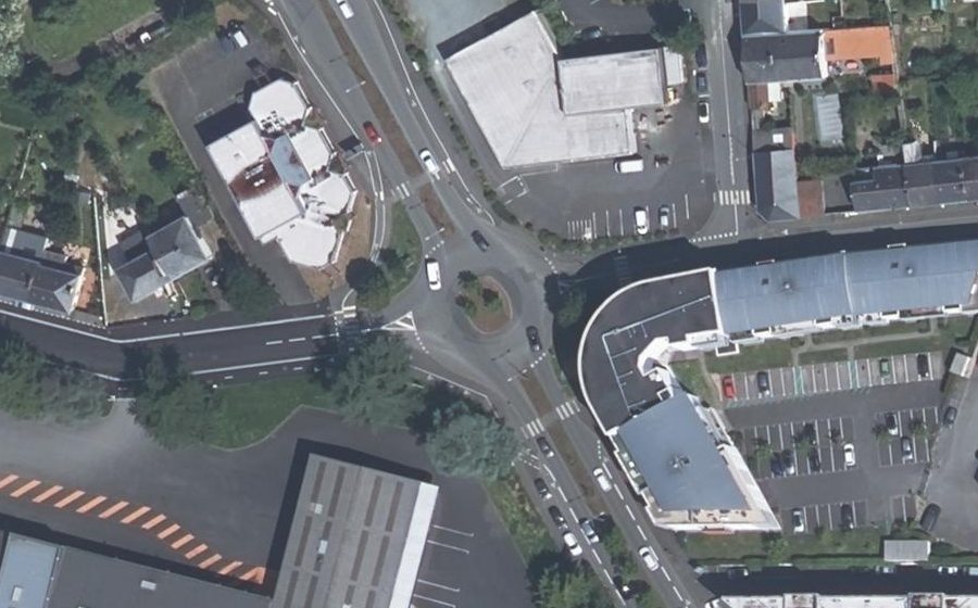 Vue aérienne du Rond-point anonyme n°144378073