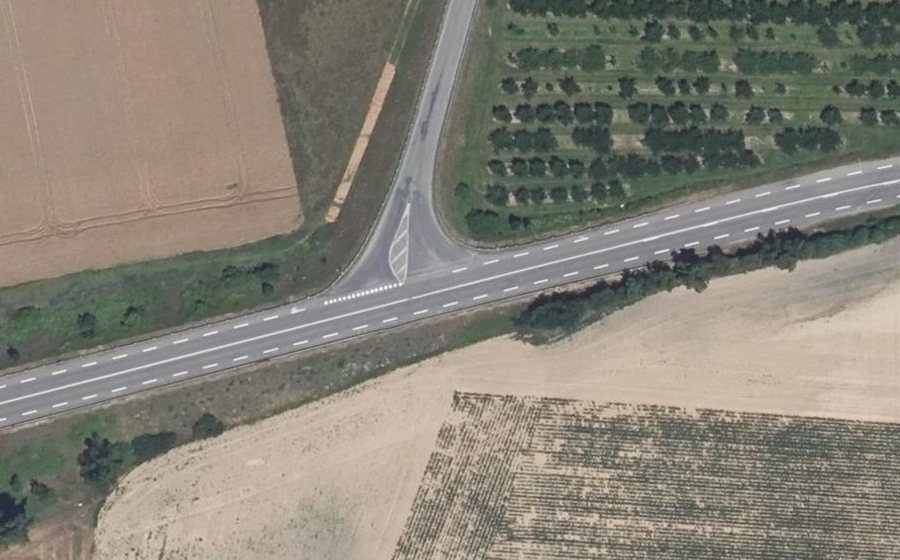 Vue aérienne du Rond-point anonyme n°1443896374