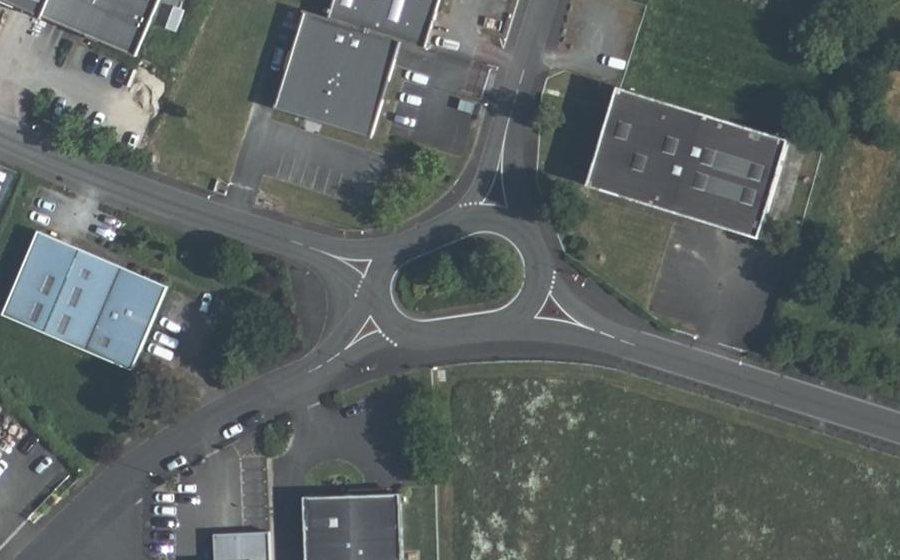Vue aérienne du Rond-point anonyme n°144397178