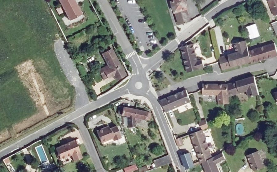 Vue aérienne du Rond-point anonyme n°1444154870