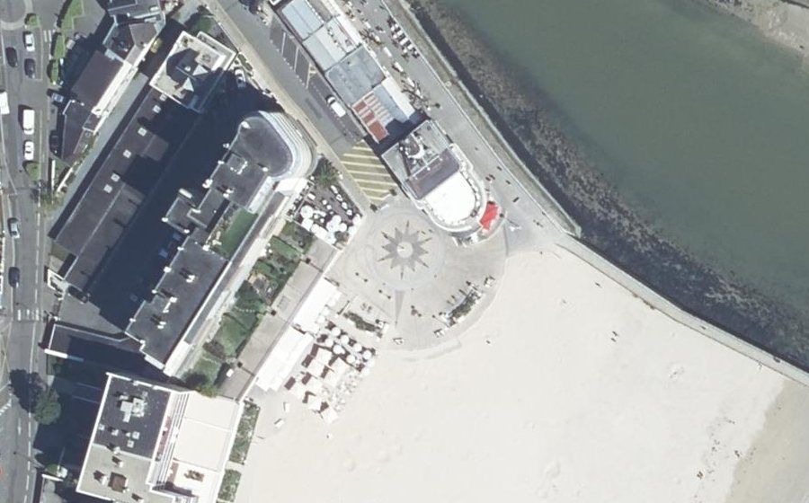 Vue aérienne du Rond-point anonyme n°144416531