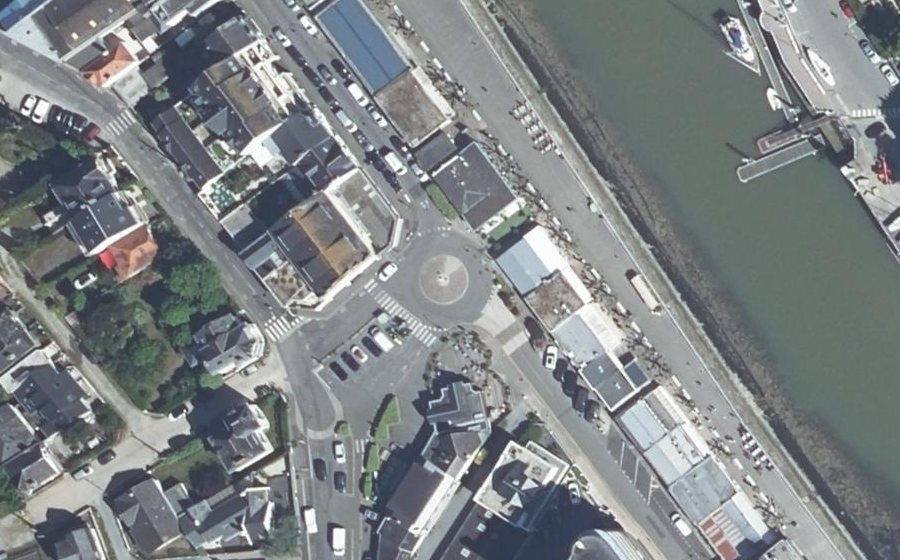 Vue aérienne du Rond-point anonyme n°144419922