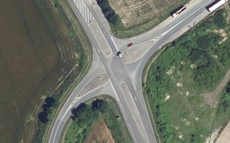 Vue aérienne du Rond-point anonyme n°1444224320
