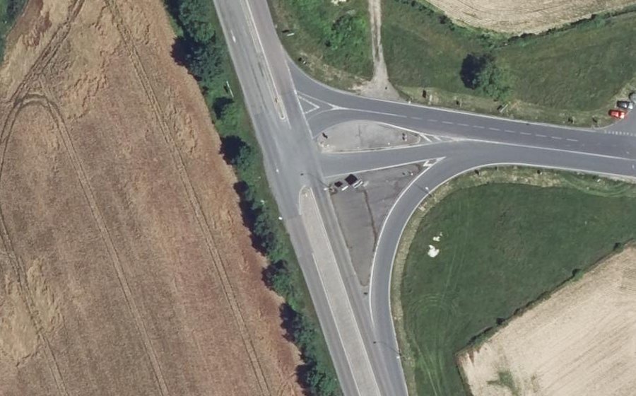 Vue aérienne du Rond-point anonyme n°1444225473