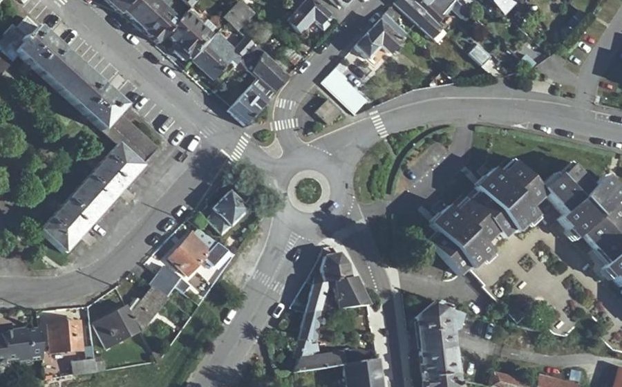 Vue aérienne du Rond-point anonyme n°144423084