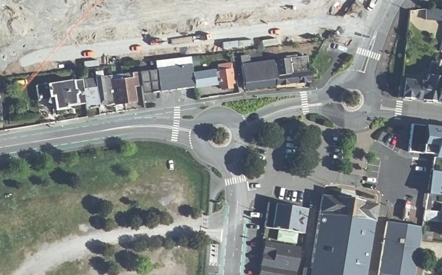 Vue aérienne du Rond-point anonyme n°144424024