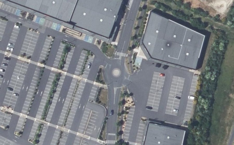 Vue aérienne du Rond-point anonyme n°1444246437