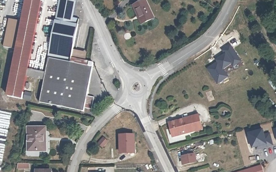 Vue aérienne du Rond-point anonyme n°144425476