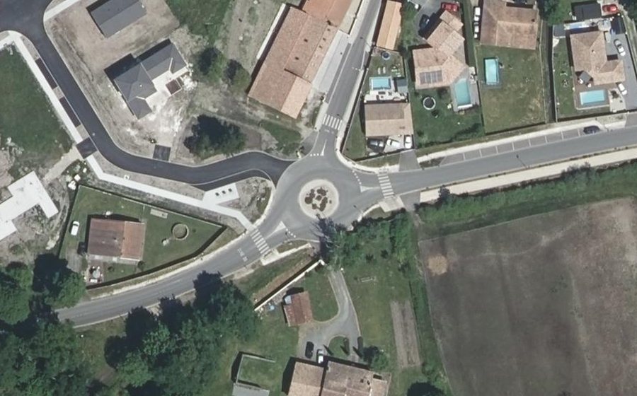 Vue aérienne du Rond-point anonyme n°1444279995