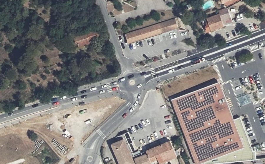 Vue aérienne du Rond-point anonyme n°1444290311