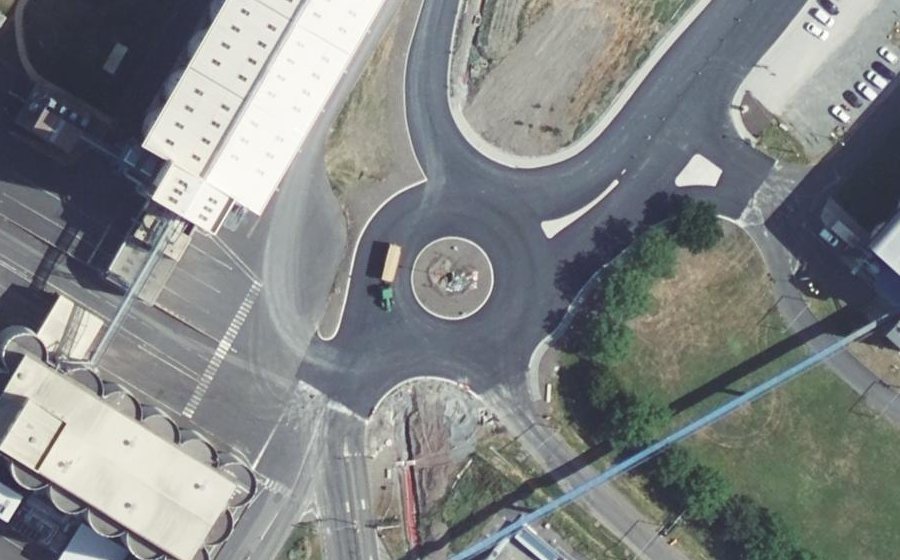 Vue aérienne du Rond-point anonyme n°144453871
