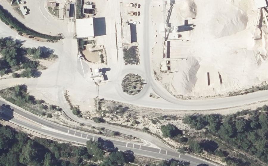 Vue aérienne du Rond-point anonyme n°1444544965