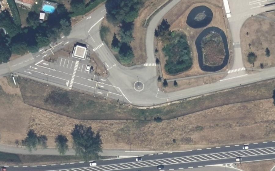 Vue aérienne du Rond-point anonyme n°1444652656