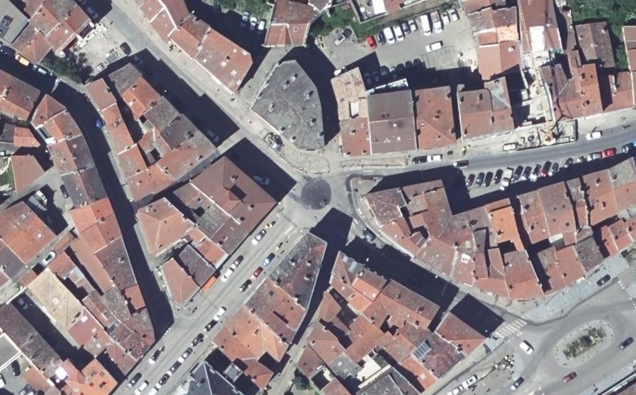 Vue aérienne du Rond-point anonyme n°144493384
