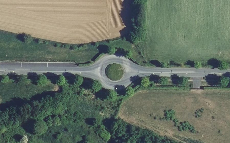 Vue aérienne du Rond-point anonyme n°144500761