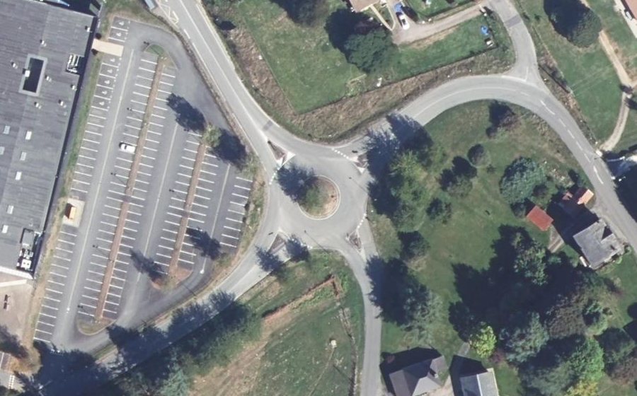 Vue aérienne du Rond-point anonyme n°144503603