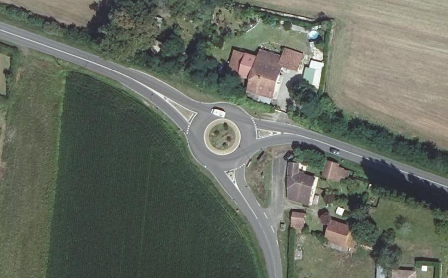 Vue aérienne du Rond-point anonyme n°144510302