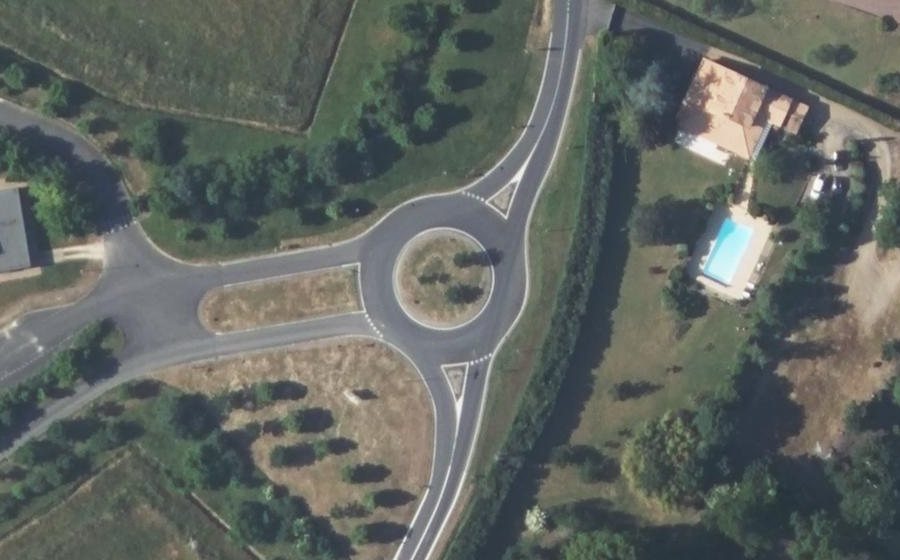 Vue aérienne du Rond-point anonyme n°144531530