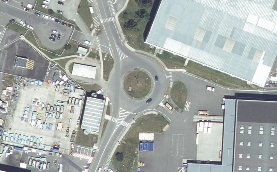 Vue aérienne du Rond-point anonyme n°144557774