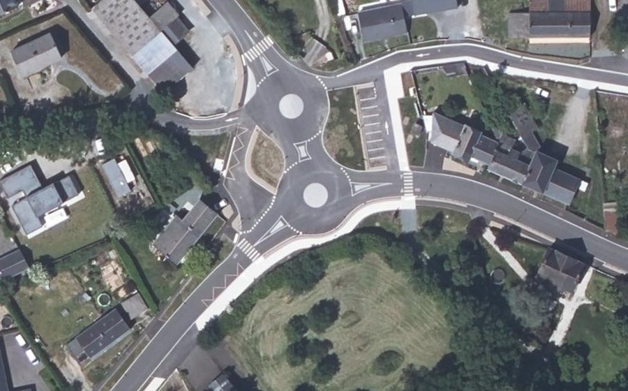 Vue aérienne du Rond-point anonyme n°1445934677