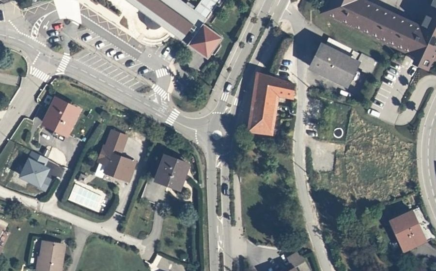 Vue aérienne du Rond-point anonyme n°1446173603