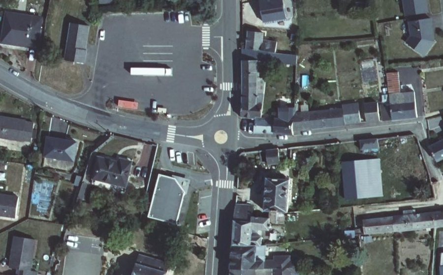 Vue aérienne du Rond-point anonyme n°1446212683