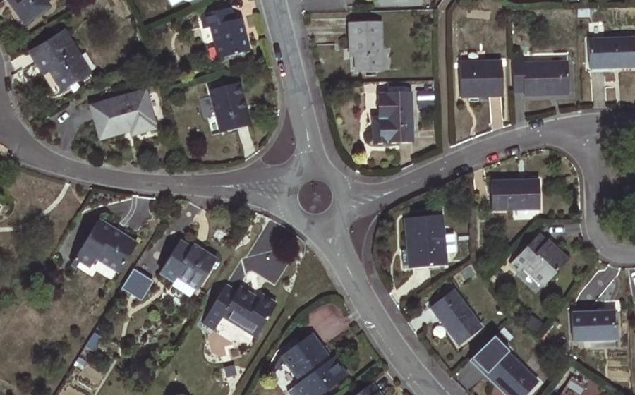 Vue aérienne du Rond-point anonyme n°1446220499