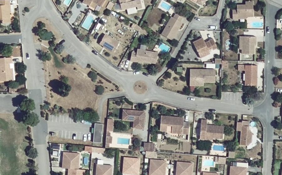 Vue aérienne du Rond-point anonyme n°144644364