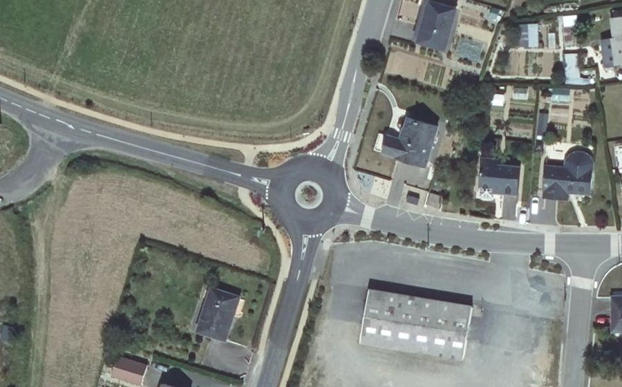 Vue aérienne du Rond-point anonyme n°1446452139