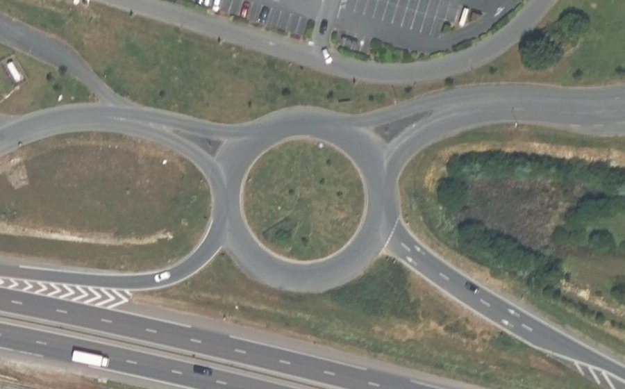 Vue aérienne du Rond-point anonyme n°144666749