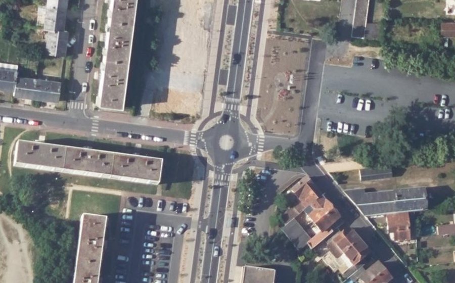 Vue aérienne du Rond-point anonyme n°1446680897