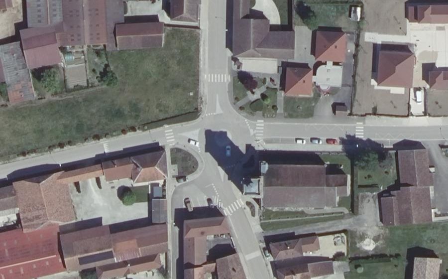 Vue aérienne du Rond-point anonyme n°1446949468