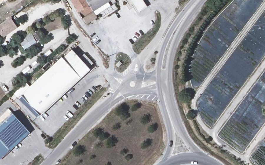 Vue aérienne du Rond-point anonyme n°1447082514