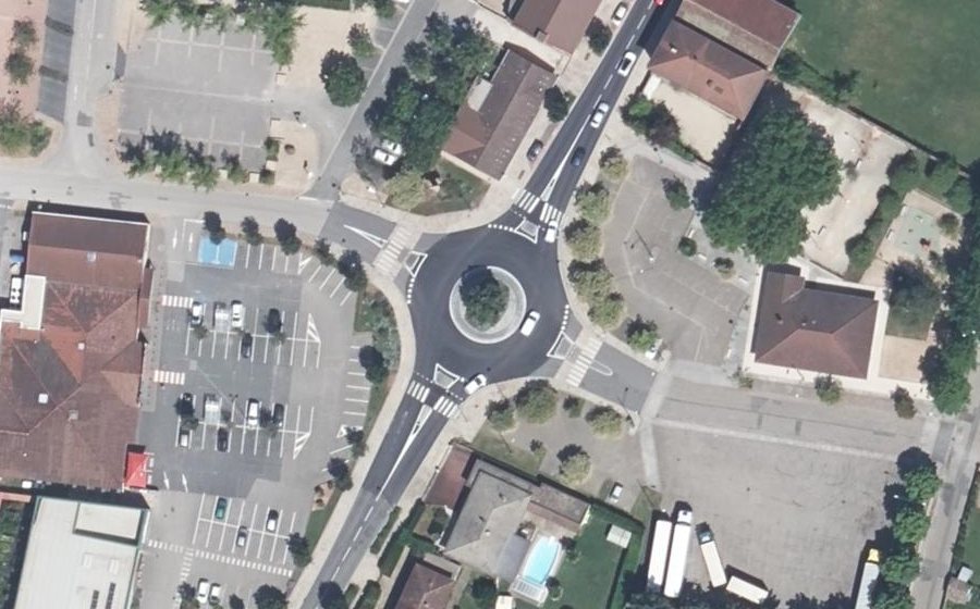 Vue aérienne du Rond-point anonyme n°144713235