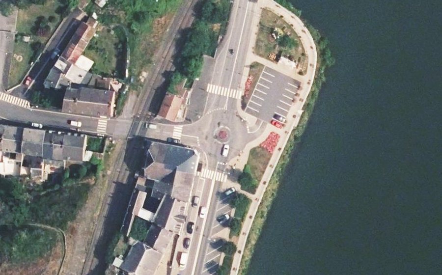Vue aérienne du Rond-point anonyme n°144723058