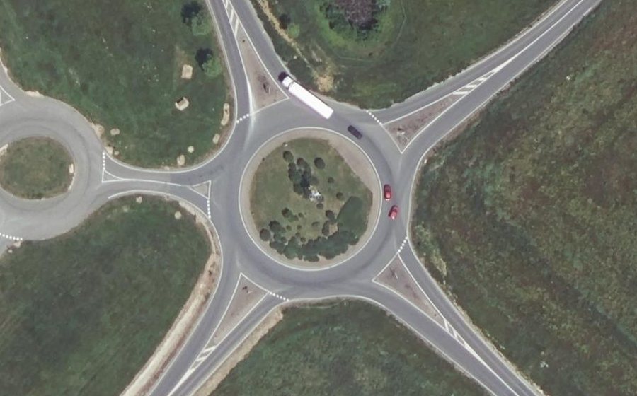 Vue aérienne du Rond-point anonyme n°144795510