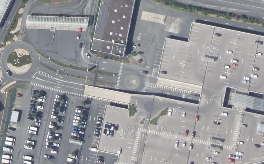Vue aérienne du Rond-point anonyme n°1447965652