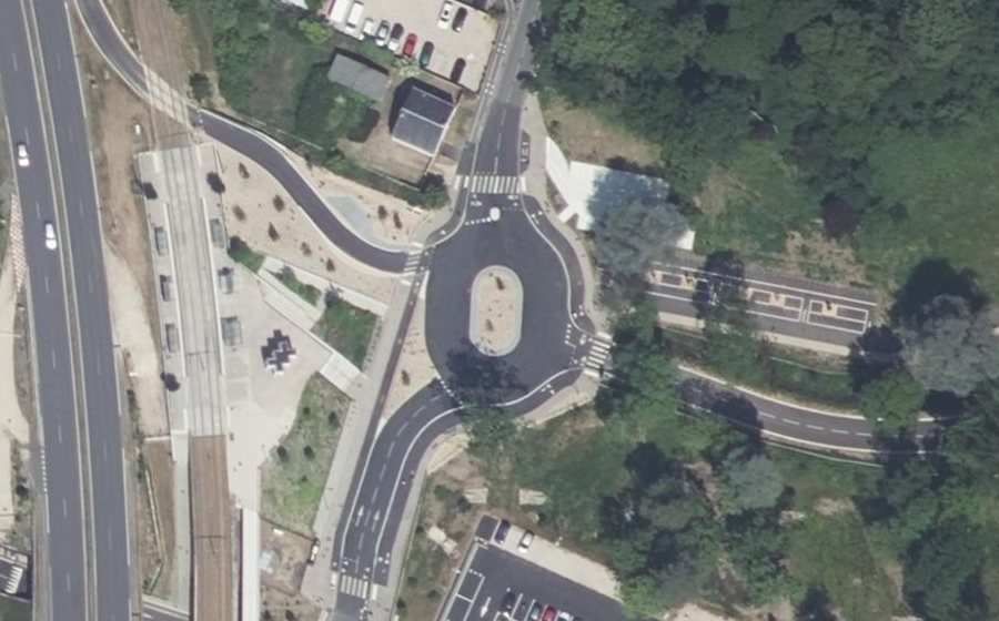 Vue aérienne du Rond-point anonyme n°1448004353