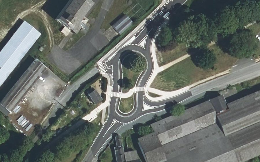 Vue aérienne du Rond-point anonyme n°1448042931